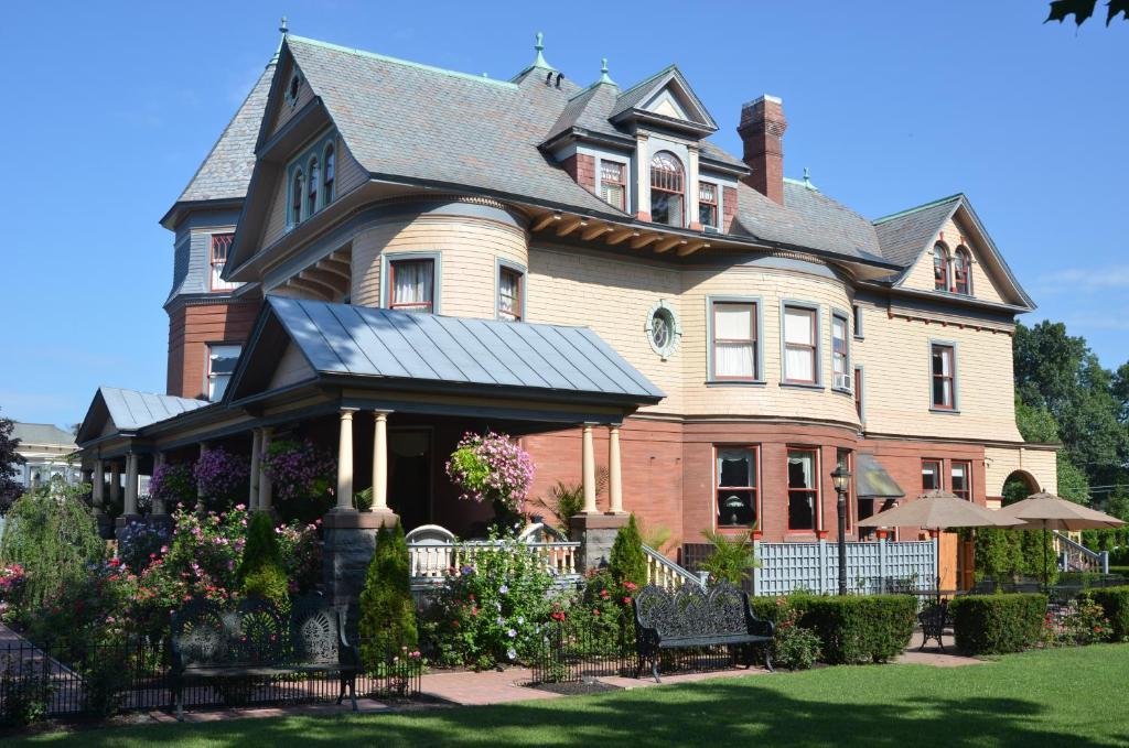 Отель Union Gables (Adults Only) Саратога-Спрингс Экстерьер фото